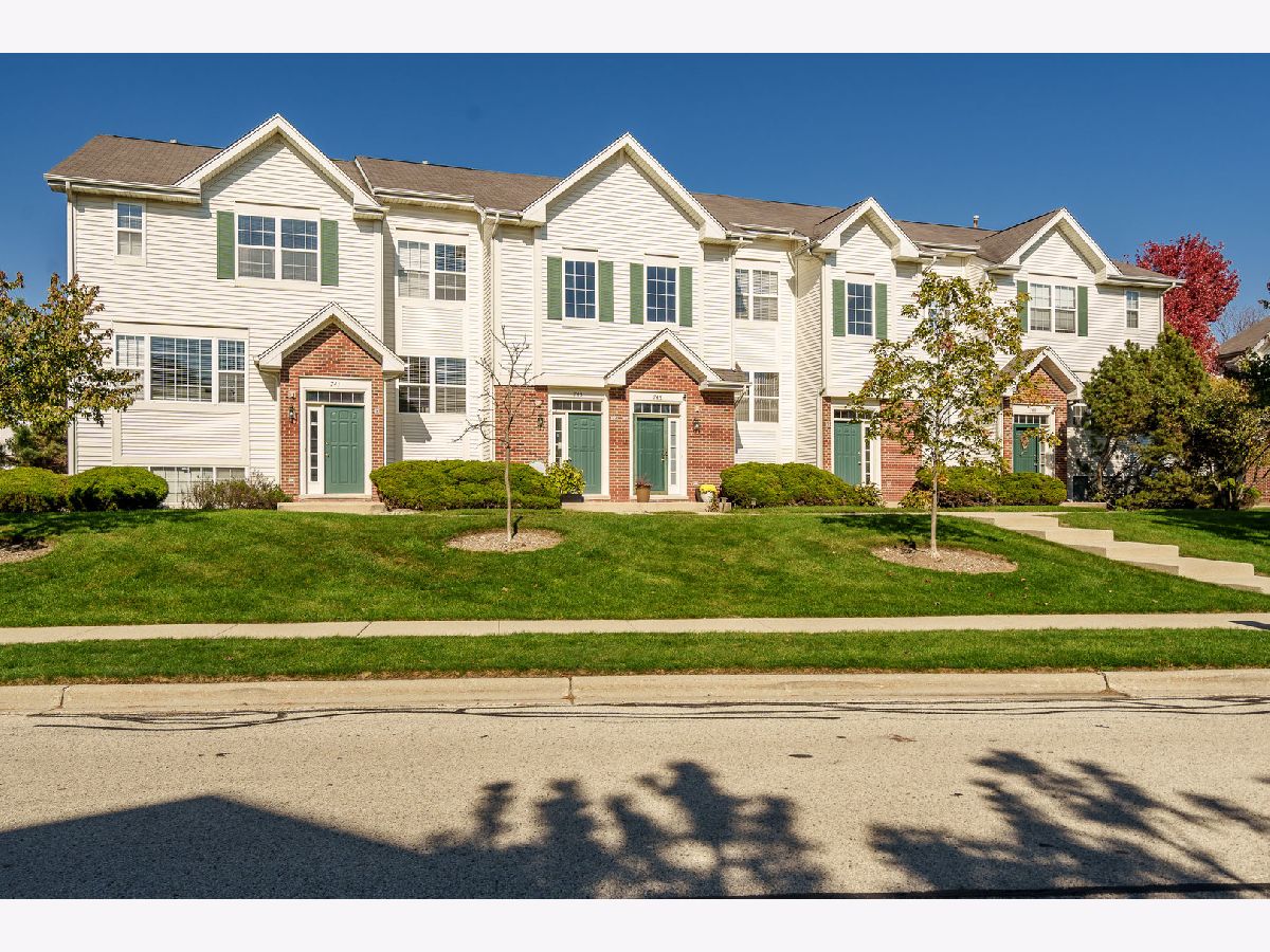  For Sale Wheeling Illinois, 747 River Walk Drive