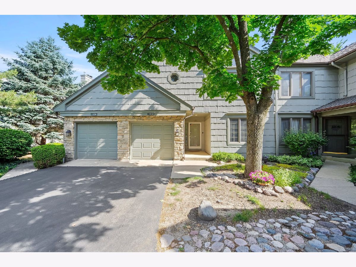 Townhomes & Condos & Homes Sold Woodlands Darien Illinois, 1128 Bristlecone