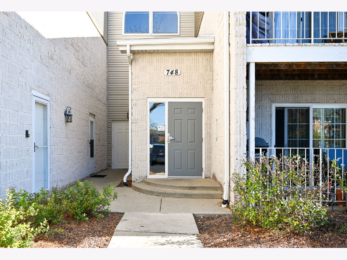  For Sale Carol Stream Illinois, 748 Gary Avenue