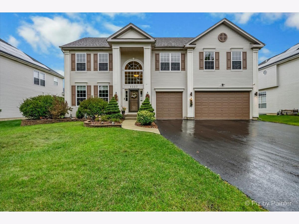 Homes For Sale Foxridge Farms Bolingbrook Illinois, 1327 Palisades Drive