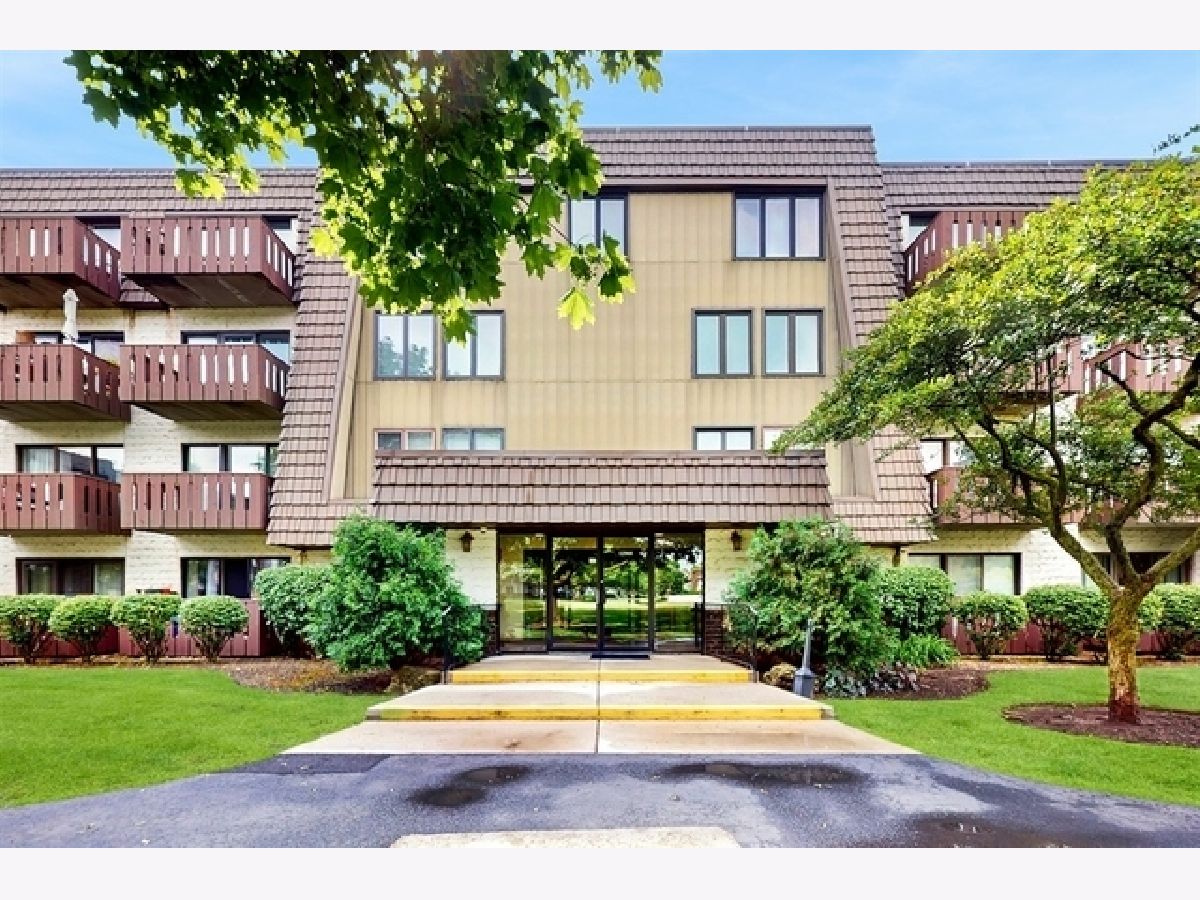 Townhomes & Condos Rented Whispering Lake Lake Bluff Illinois, 12900 Heiden