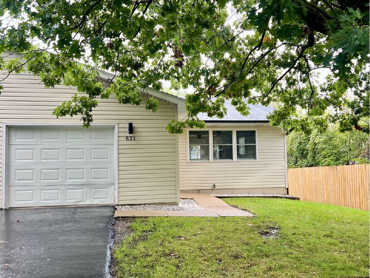  For Rent Gurnee Illinois, 821 Belle Plaine