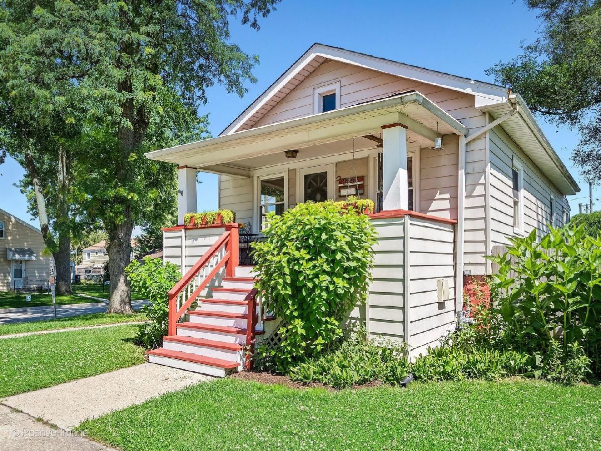  For Sale Brookfield Illinois, 8944 Southview Avenue
