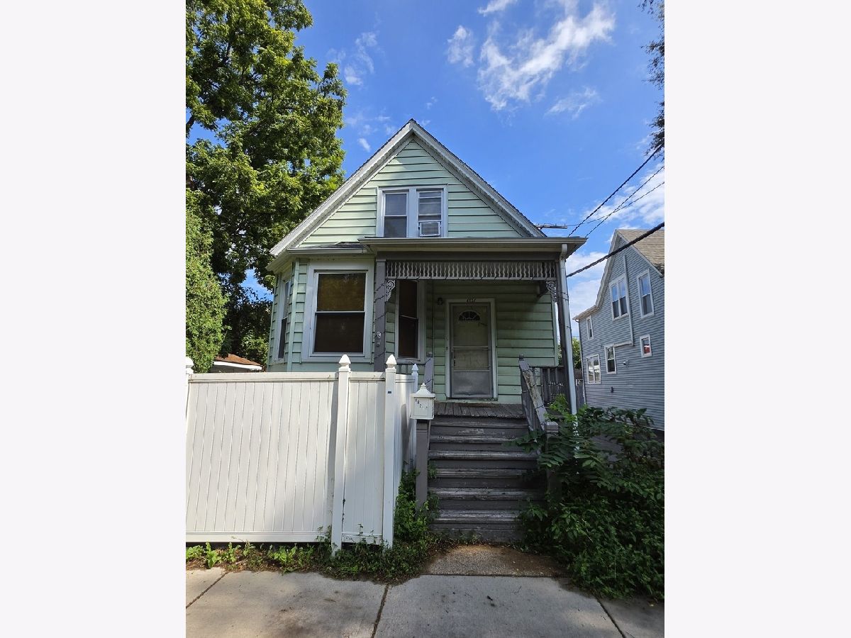  For Sale Chicago Illinois, 6821 Ravenswood Avenue