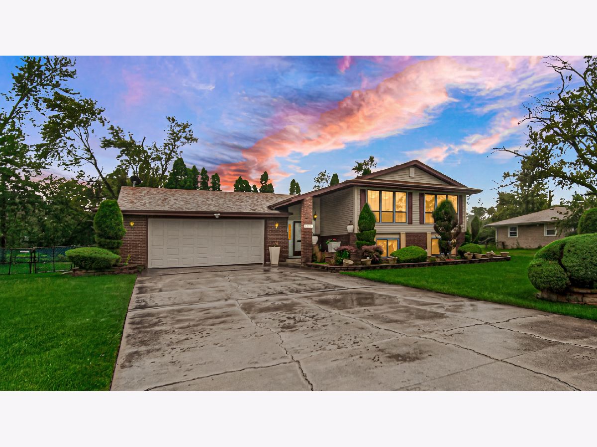  For Sale Country Club Hills Illinois, 4431 187th Street