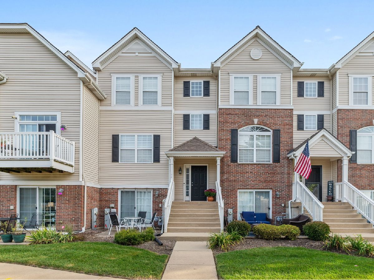 Townhomes & Homes For Sale Southbury Oswego Illinois, 142 Lakeshore Drive