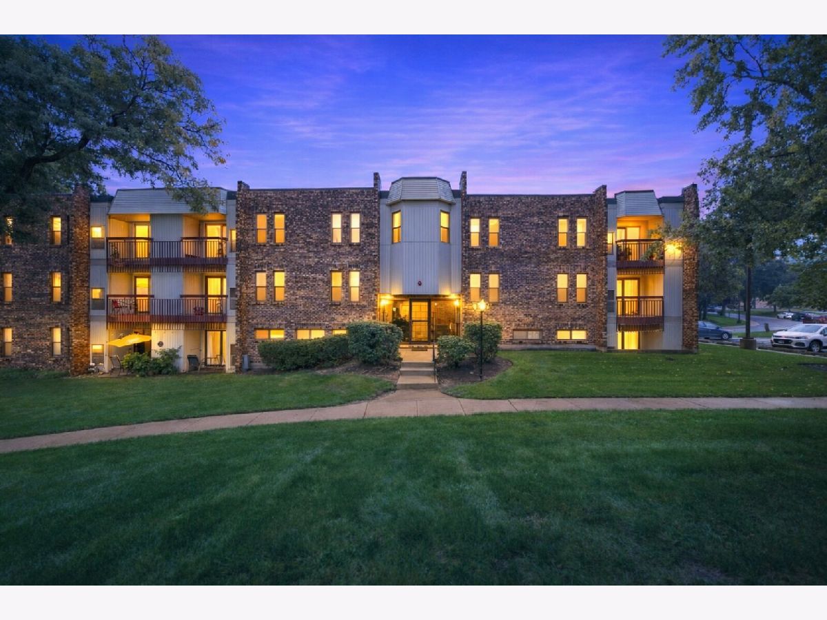 Condominiums & Homes For Sale Country Club Woodridge Illinois, 2214 Country Club Drive