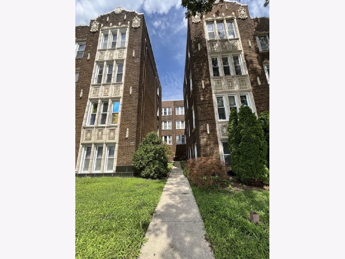  Rented Chicago Illinois, 2840 Addison