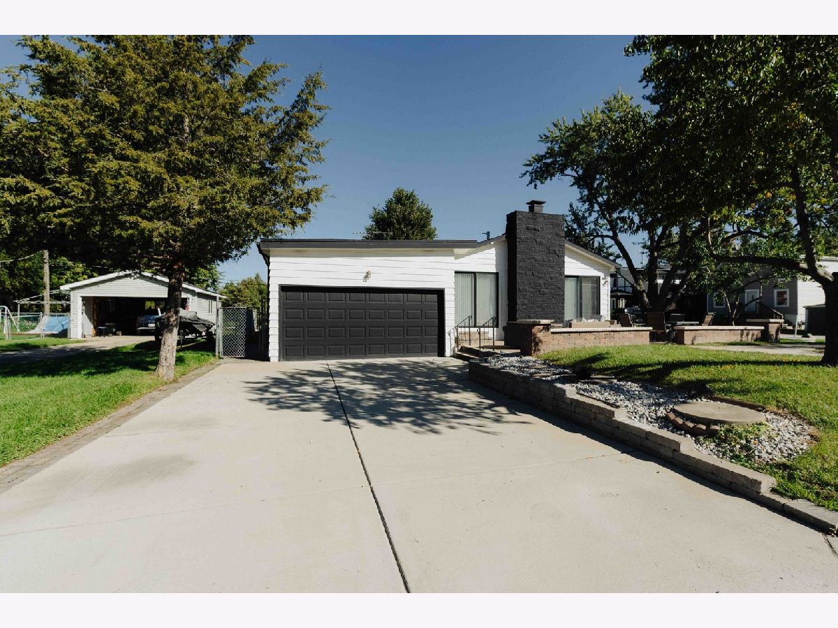  For Sale Antioch Illinois, 27044 Sunset Avenue