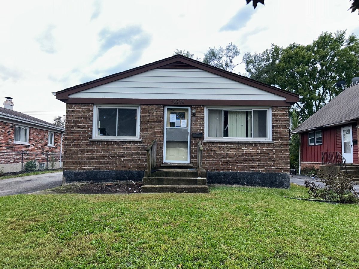  For Sale Country Club Hills Illinois, 16919 Glen Oaks Drive