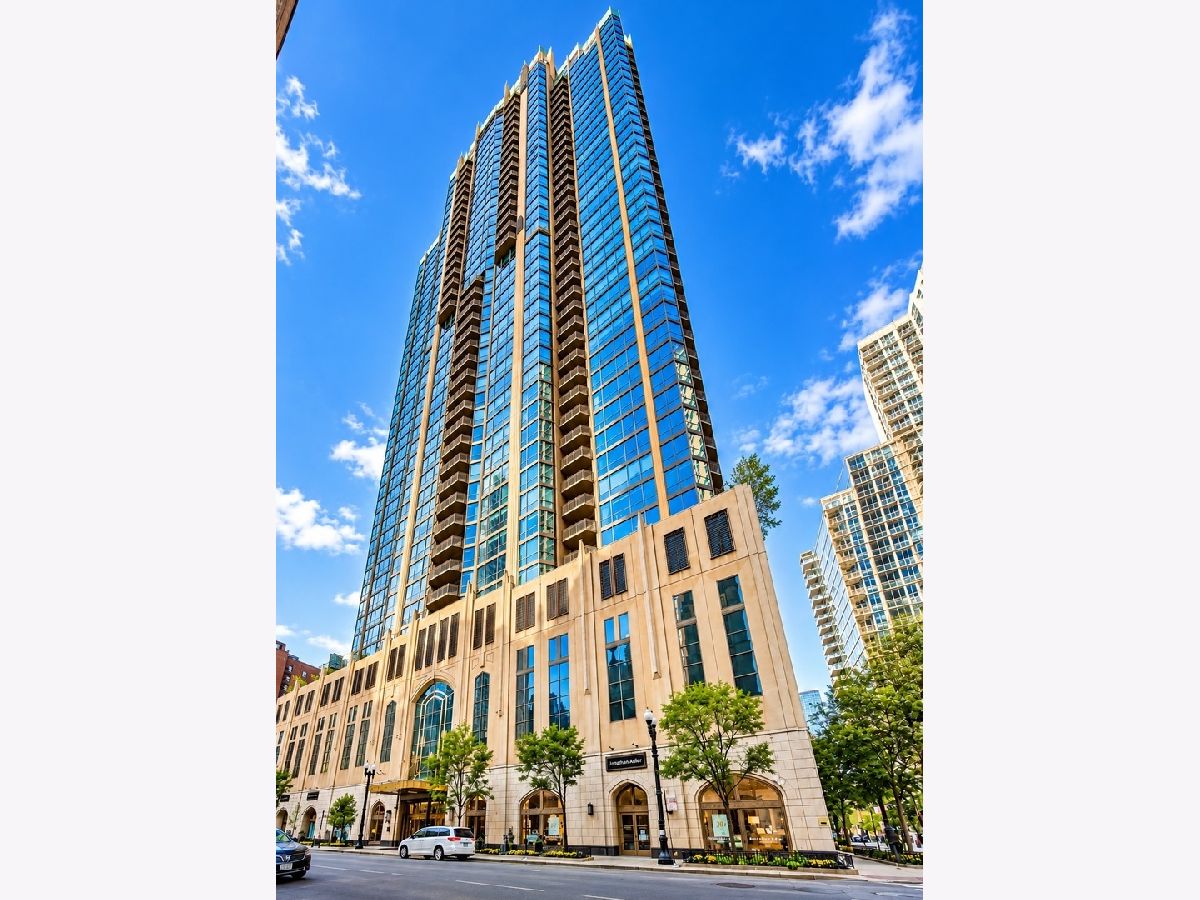 Condominiums For Sale The Pinnacle Chicago Illinois, 21 Huron Street
