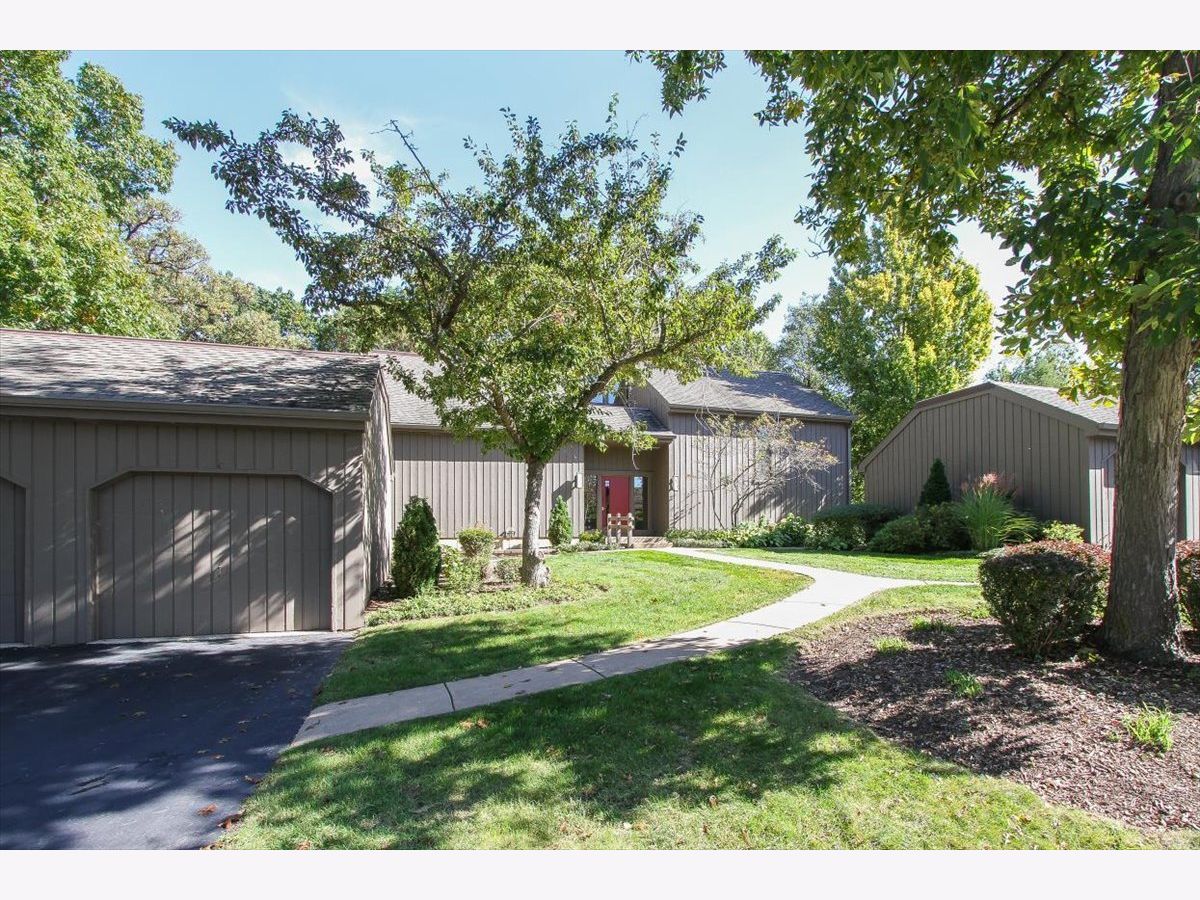 For Sale Lake Barrington Illinois, 671C Old Barn Road