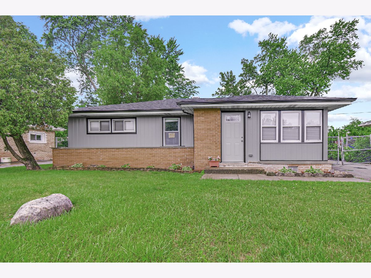  For Sale Markham Illinois, 16158 Plymouth Drive