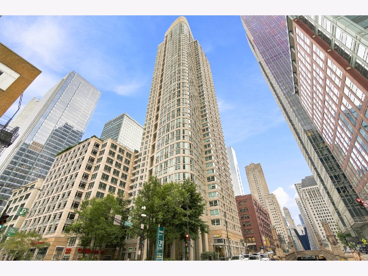 Condominiums For Rent The Sterling Chicago Illinois, 345 La Salle