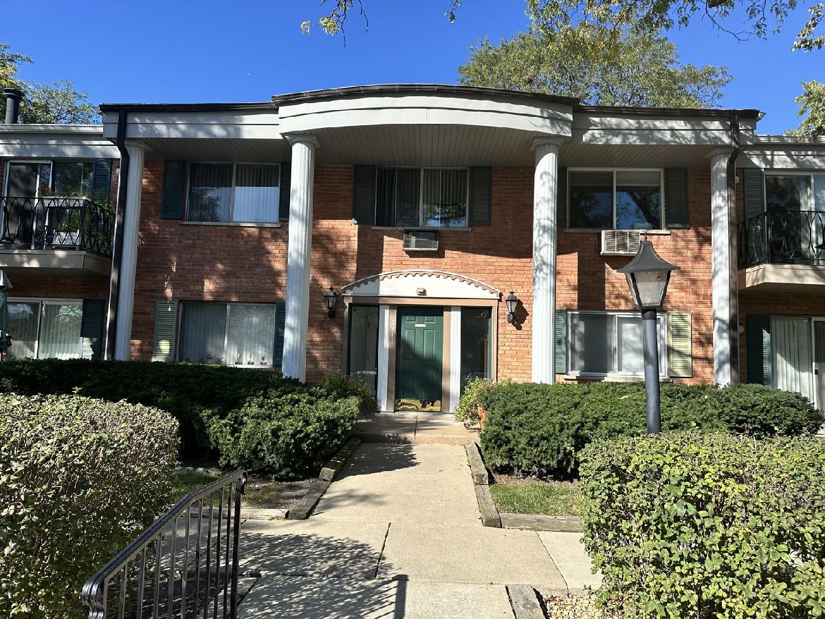 Condominiums & Homes Rented Brittany Place Arlington Heights Illinois, 2311 Goebbert