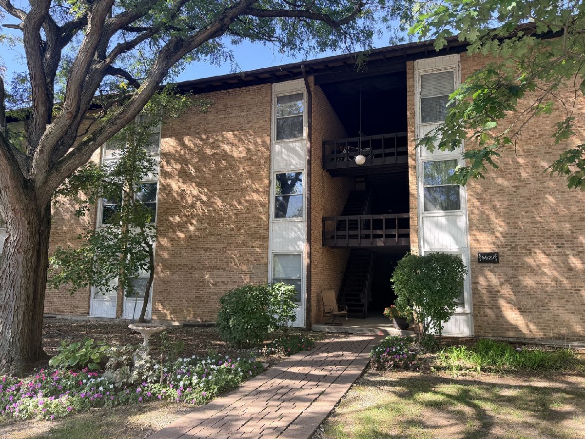 Condos & Townhomes For Sale Four Lakes Lisle Illinois, 5527 Lake Drive