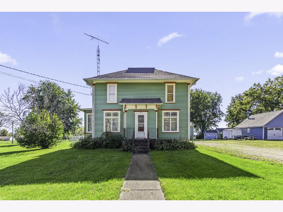  For Sale Paw Paw Illinois, 611 Chicago Road