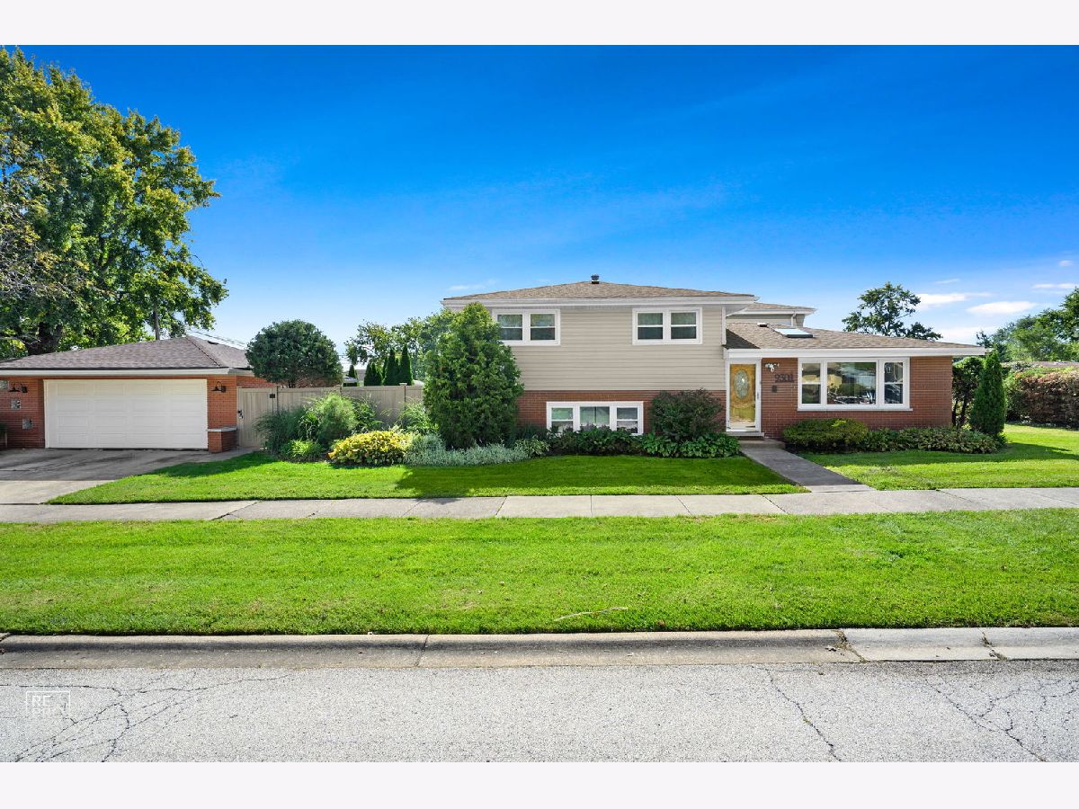  For Sale Hickory Hills Illinois, 9301 81st Court