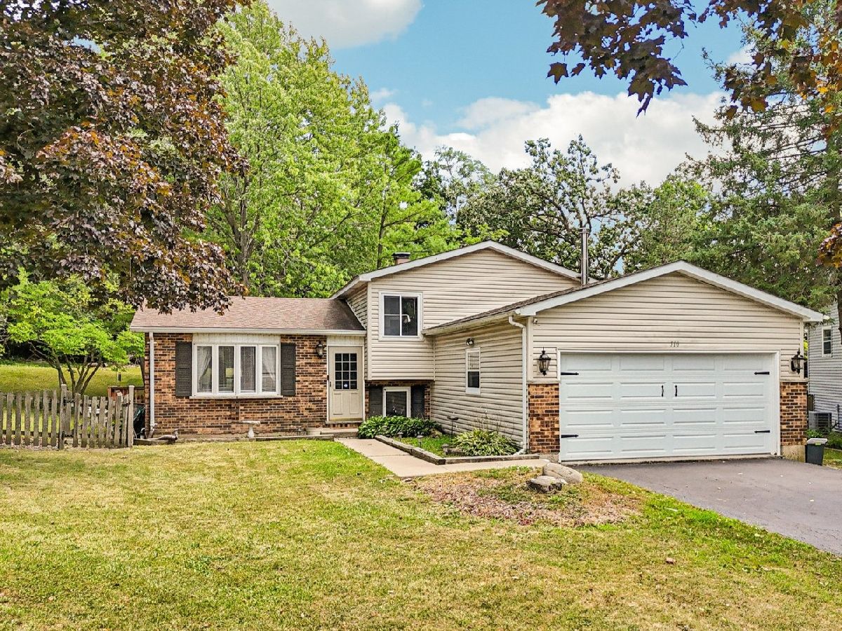  Short Sale Lindenhurst Illinois, 710 Greenbriar Lane