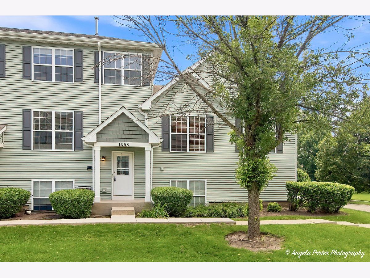  For Rent Round Lake Illinois, 1693 Turtle Creek