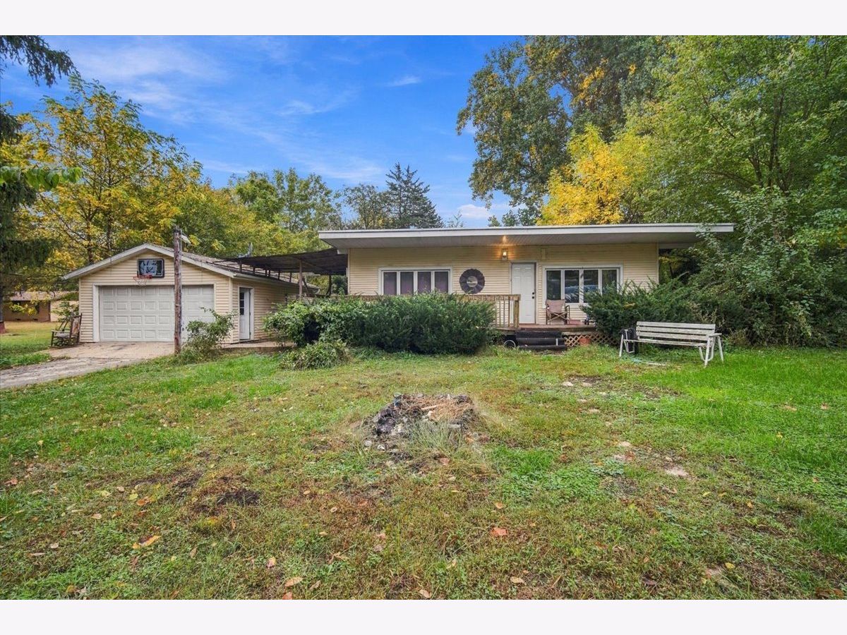  For Sale Hudson Illinois, 24451 Manor Drive