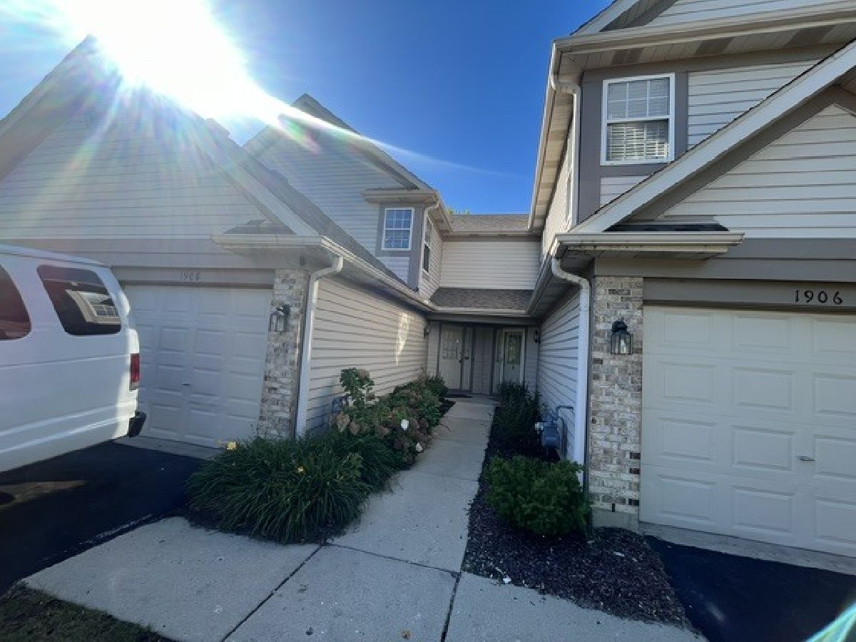 Townhomes & Condos For Rent Briar Pointe Schaumburg Illinois, 1908 Grove