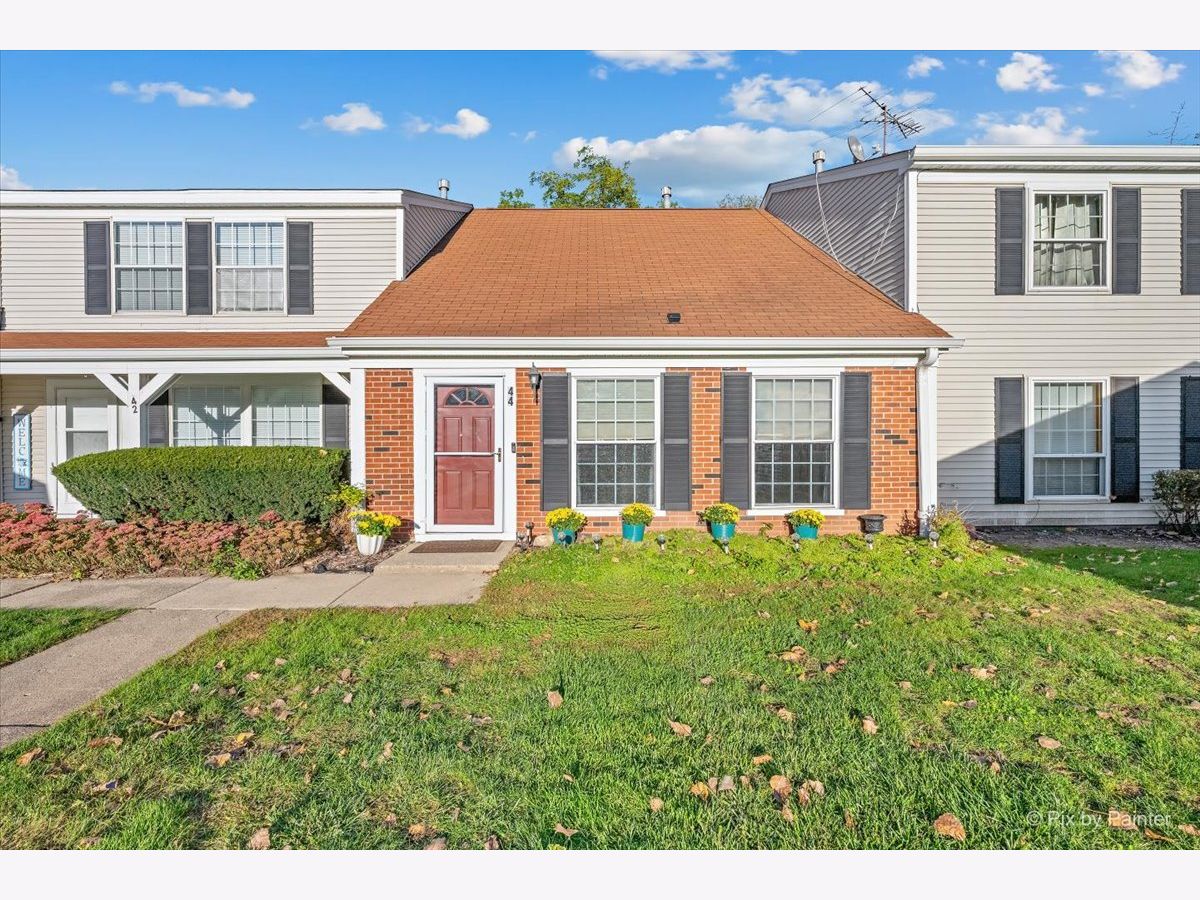 Townhomes & Condos For Sale Bright Oaks Cary Illinois, 44 Silver Tree Circle