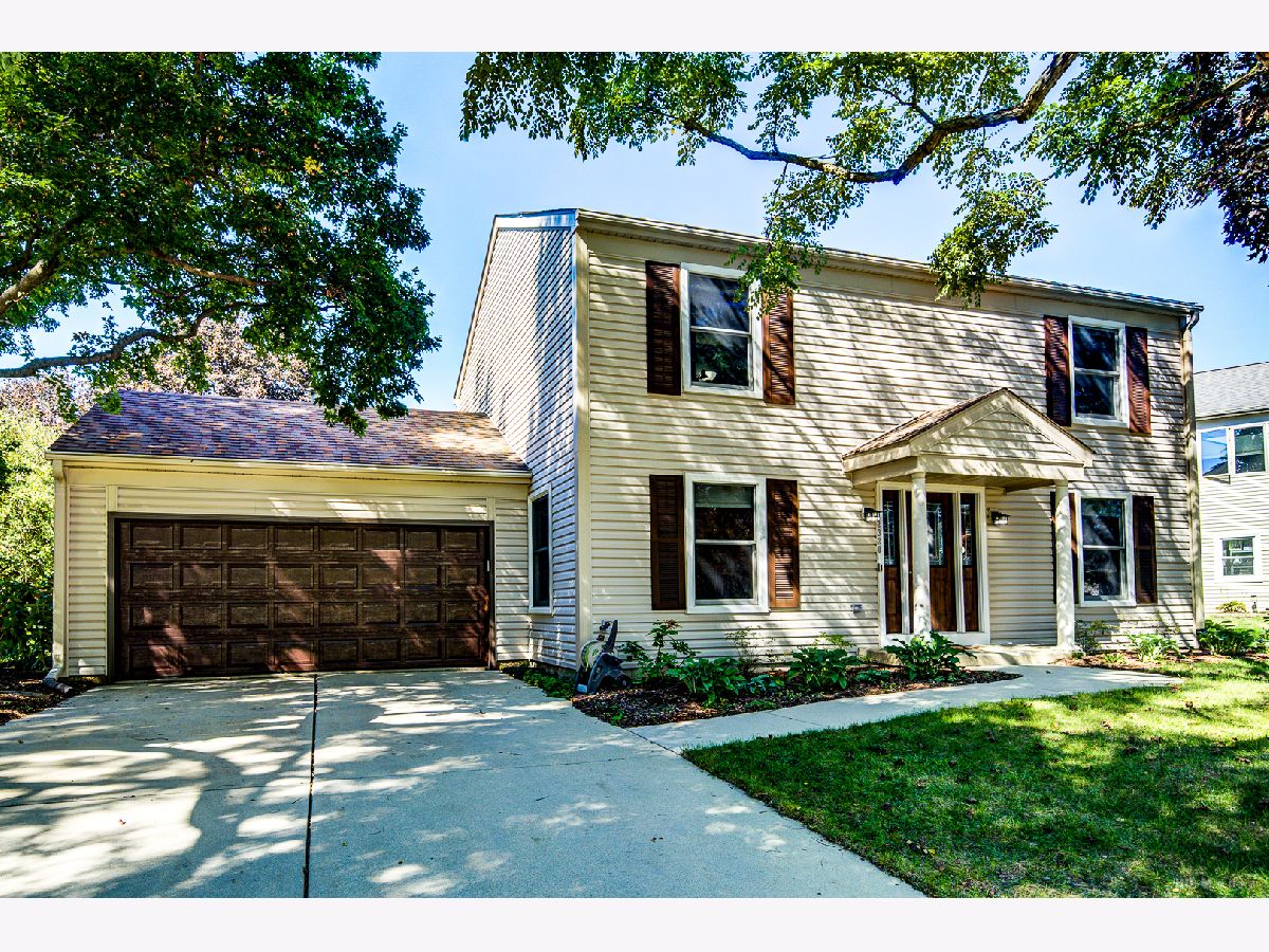 Homes & Condos & Townhomes For Sale Lakewood Aurora Illinois, 2320 Alder Court