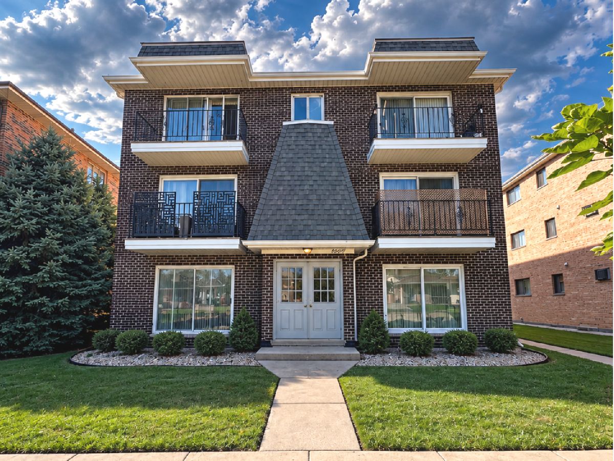  For Sale Chicago Ridge Illinois, 6119 Marshall Avenue