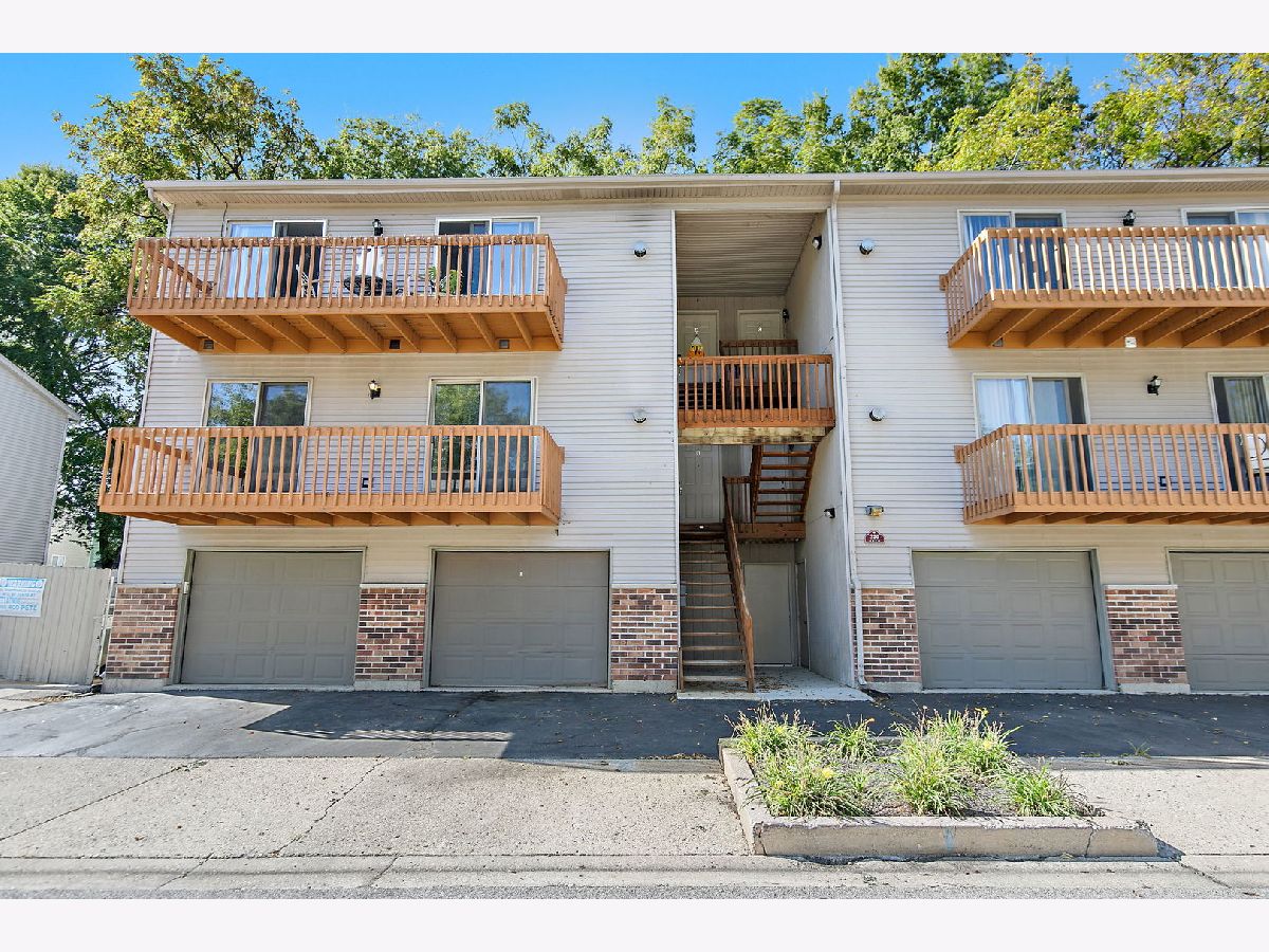  For Sale South Elgin Illinois, 320 Woodridge Circle