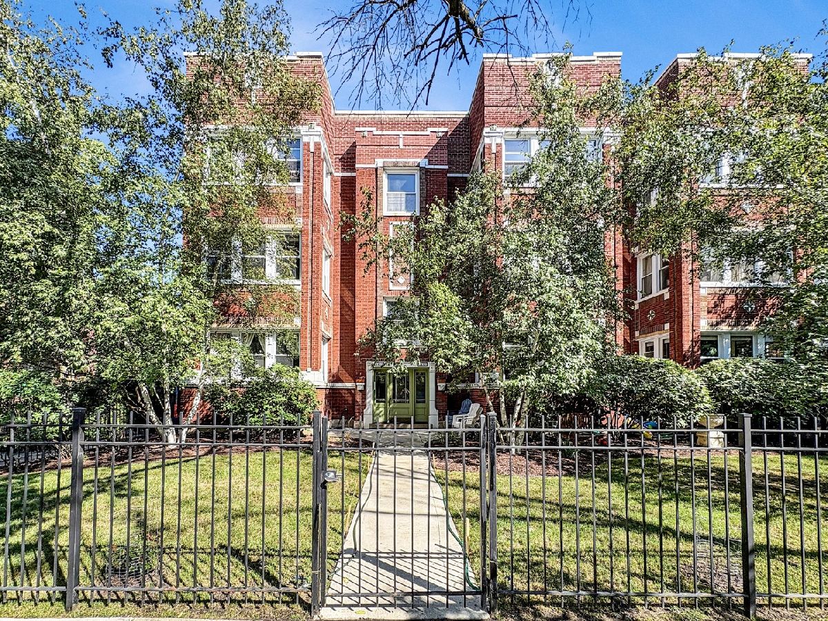  For Sale Chicago Illinois, 4457 Beacon Street