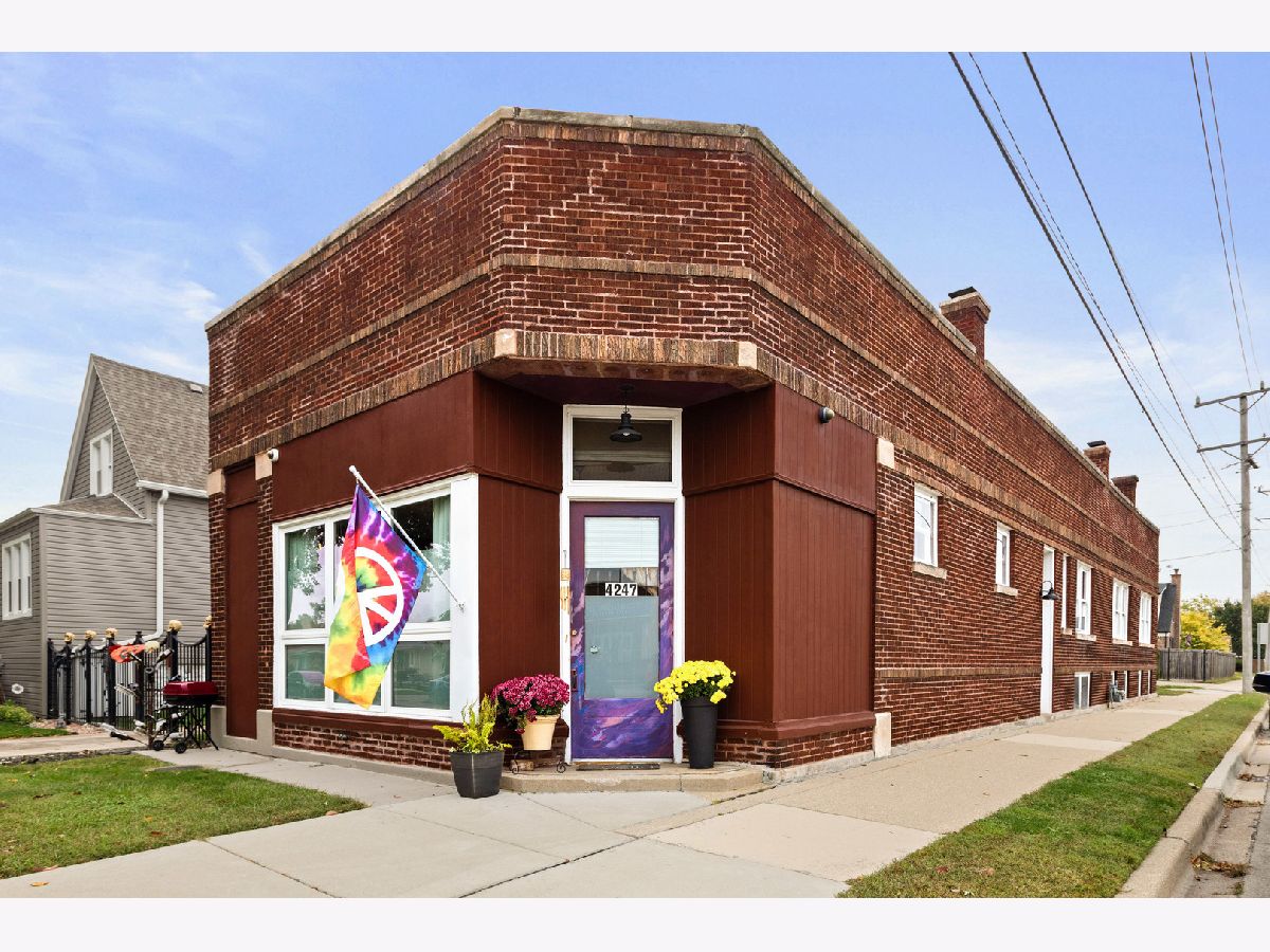  For Sale Brookfield Illinois, 4247 Grove Avenue