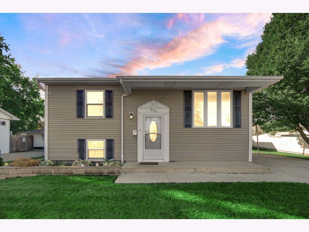  For Sale Romeoville Illinois, 323 Karen Avenue