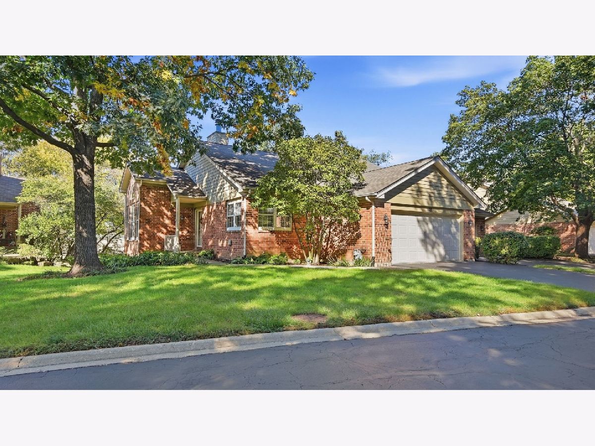 Townhomes & Homes For Sale Hickory Ridge Elgin Illinois, 576 Shagbark Drive