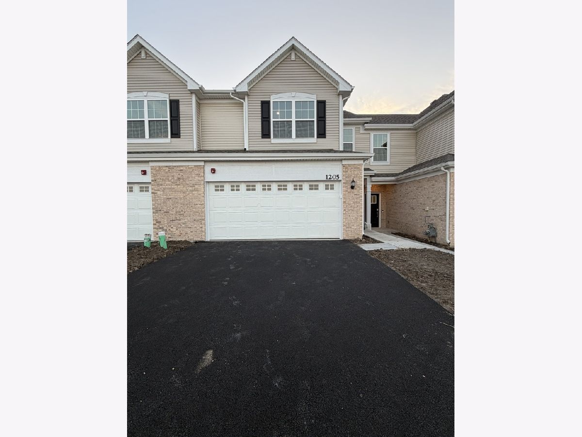 Condos & Townhomes & Homes For Rent Algonquin Meadows Algonquin Illinois, 1205 Glenmont