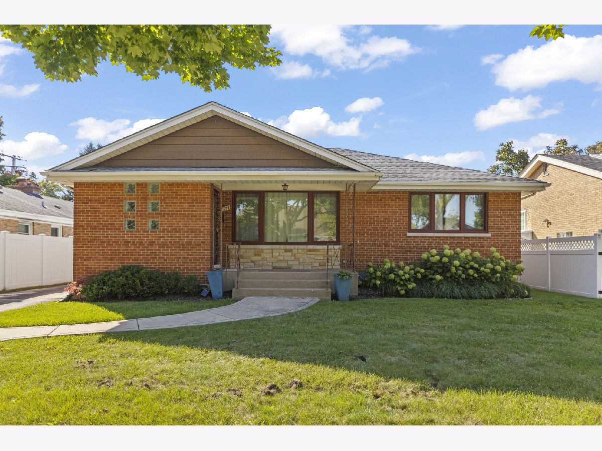  For Sale Westchester Illinois, 1944 Stratford Avenue