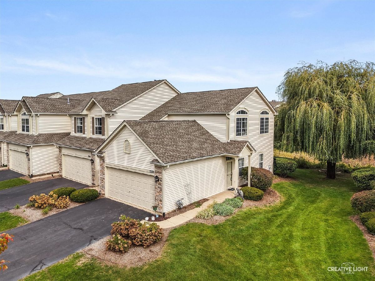 Townhomes & Condos & Homes For Sale Grand Pointe Trails Aurora Illinois, 2268 Summerlin Drive