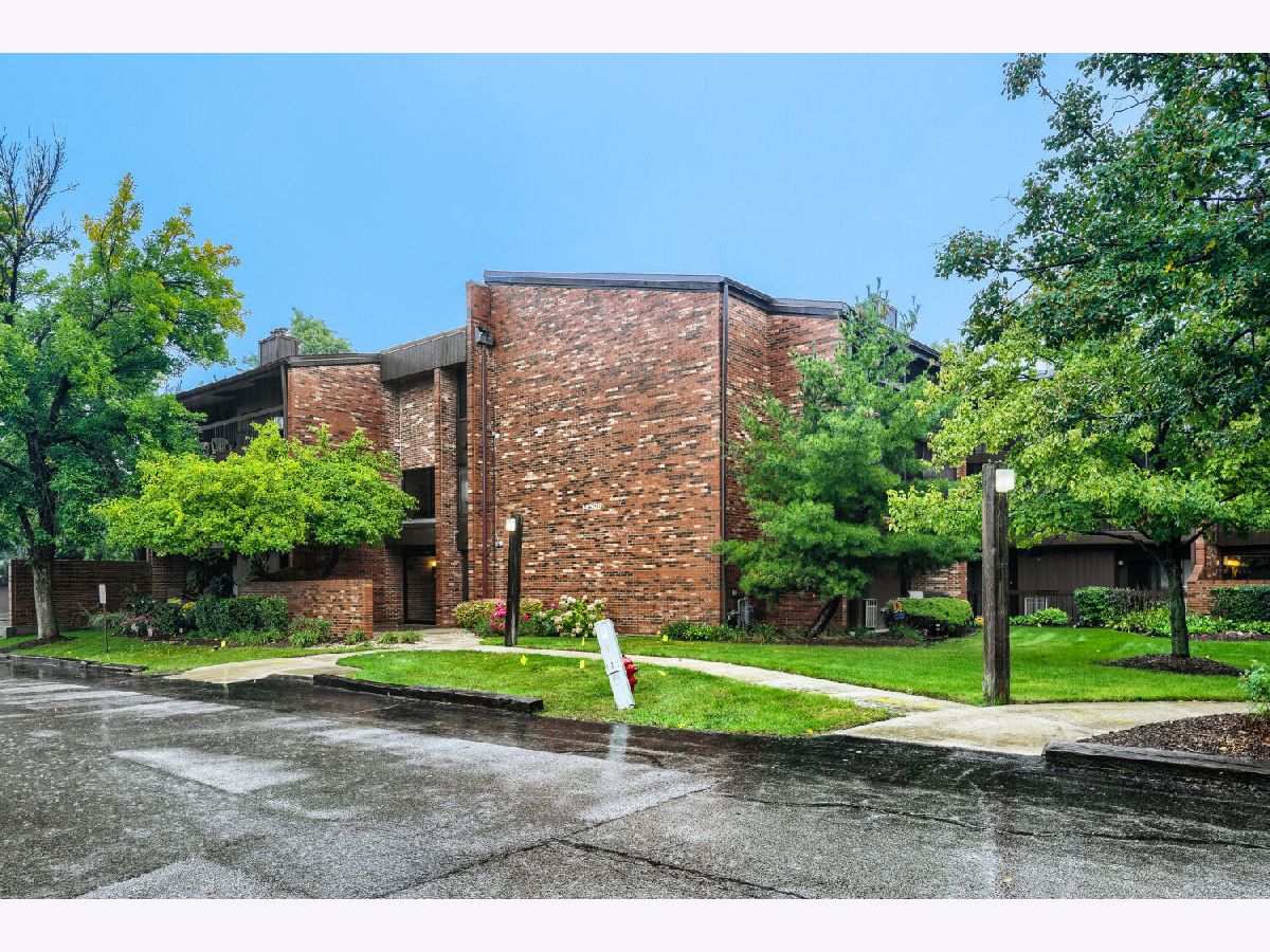 Condominiums For Sale Scarborough Fare Oak Forest Illinois, 14509 Sussex Court