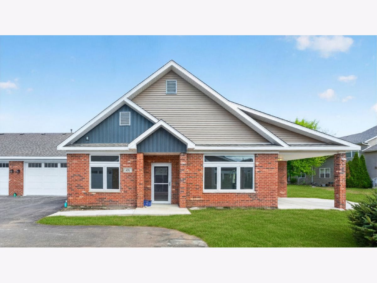  For Sale Sycamore Illinois, 68 Kloe Lane