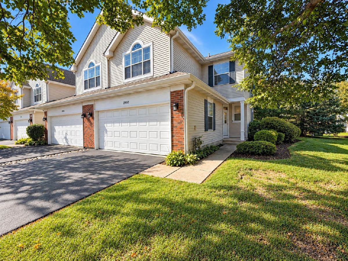 Townhomes & Condos For Sale Blackberry Creek Hoffman Estates Illinois, 1932 Blackberry Lane