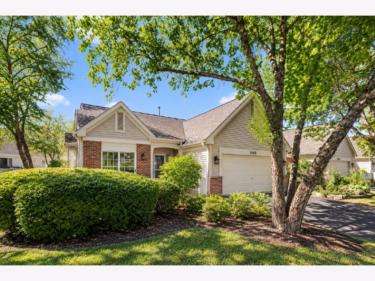 Townhomes & Condos & Homes For Sale Carillon Plainfield Illinois, 20921 Blossom Lane