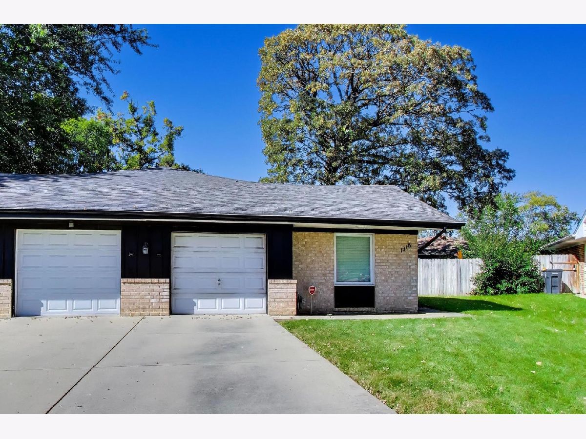 Townhomes & Homes For Sale Belaire Manor Streamwood Illinois, 1316 Beverly Lane