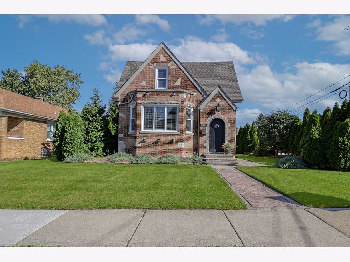  For Sale Lemont Illinois, 713 Mccarthy Road