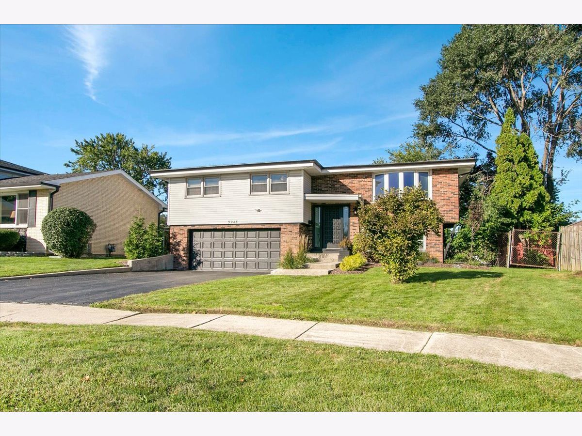  For Sale Hickory Hills Illinois, 9248 89th Avenue