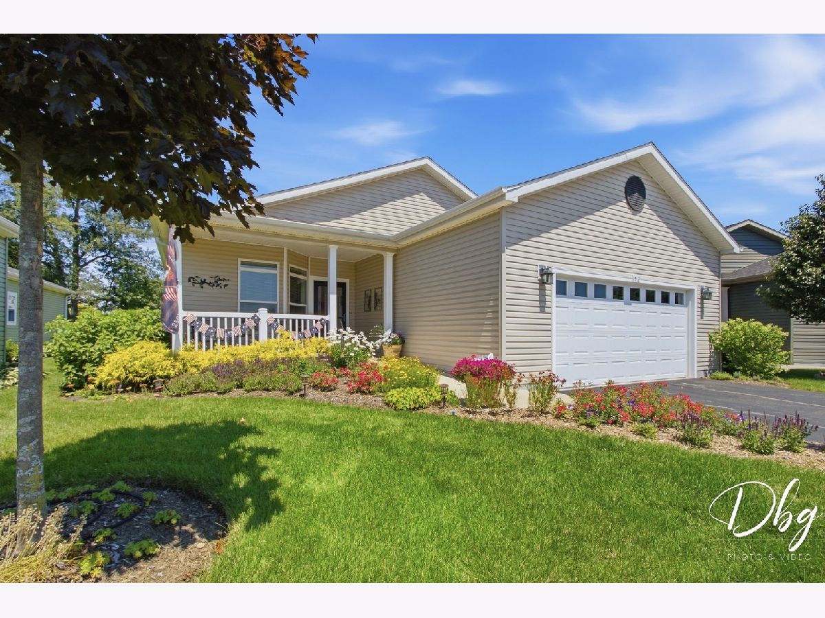 Homes & Condos & Townhomes Sold Saddlebrook Farms Grayslake Illinois, 1512 Concord