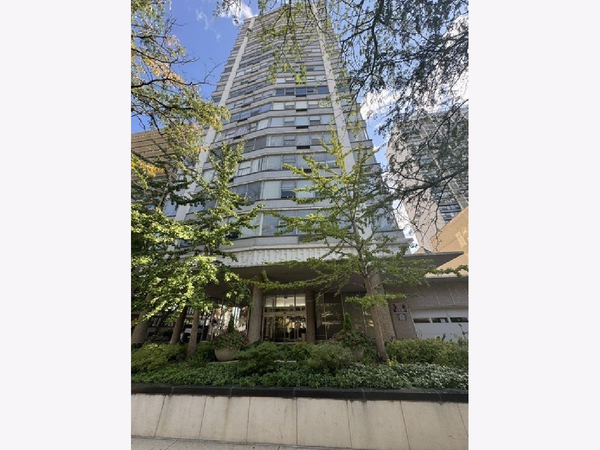  For Sale Chicago Illinois, 5757 Sheridan Road