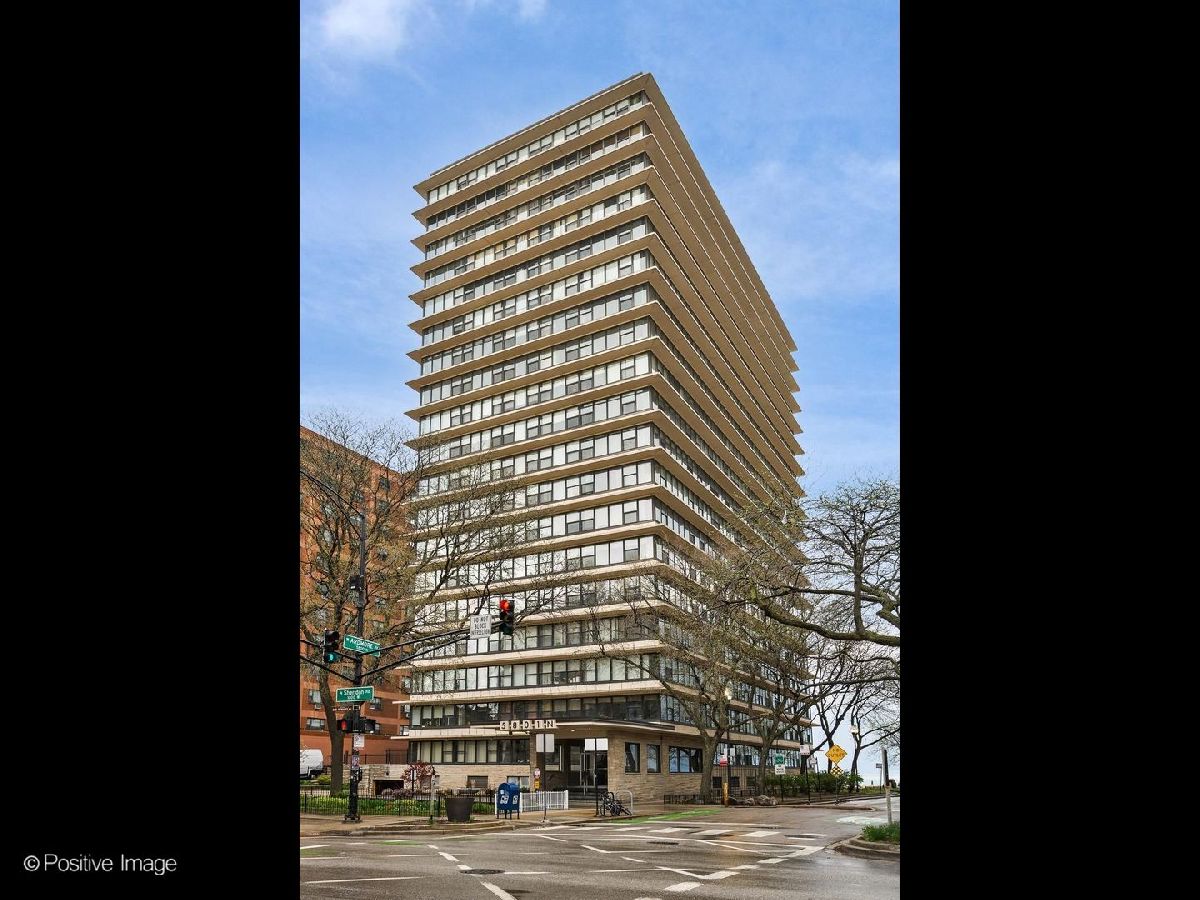  For Sale Chicago Illinois, 5801 Sheridan Road