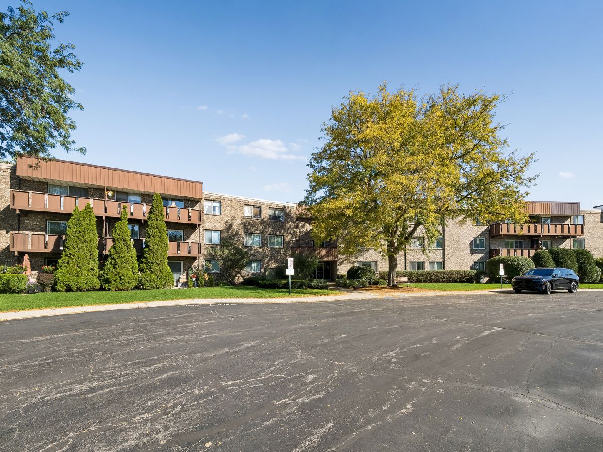  For Rent Rolling Meadows Illinois, 2650 Brookwood Way