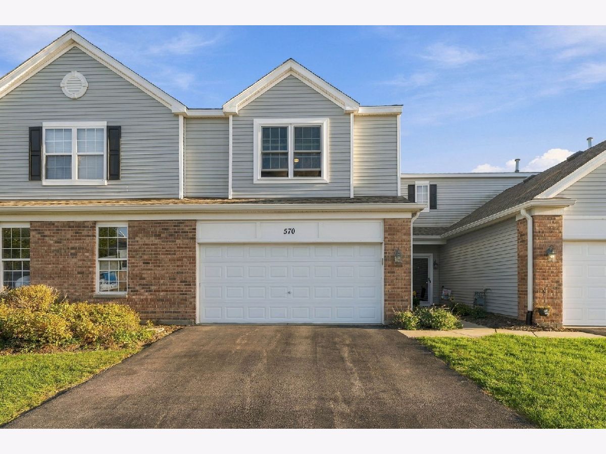  For Sale Oswego Illinois, 570 Springbrook Trail