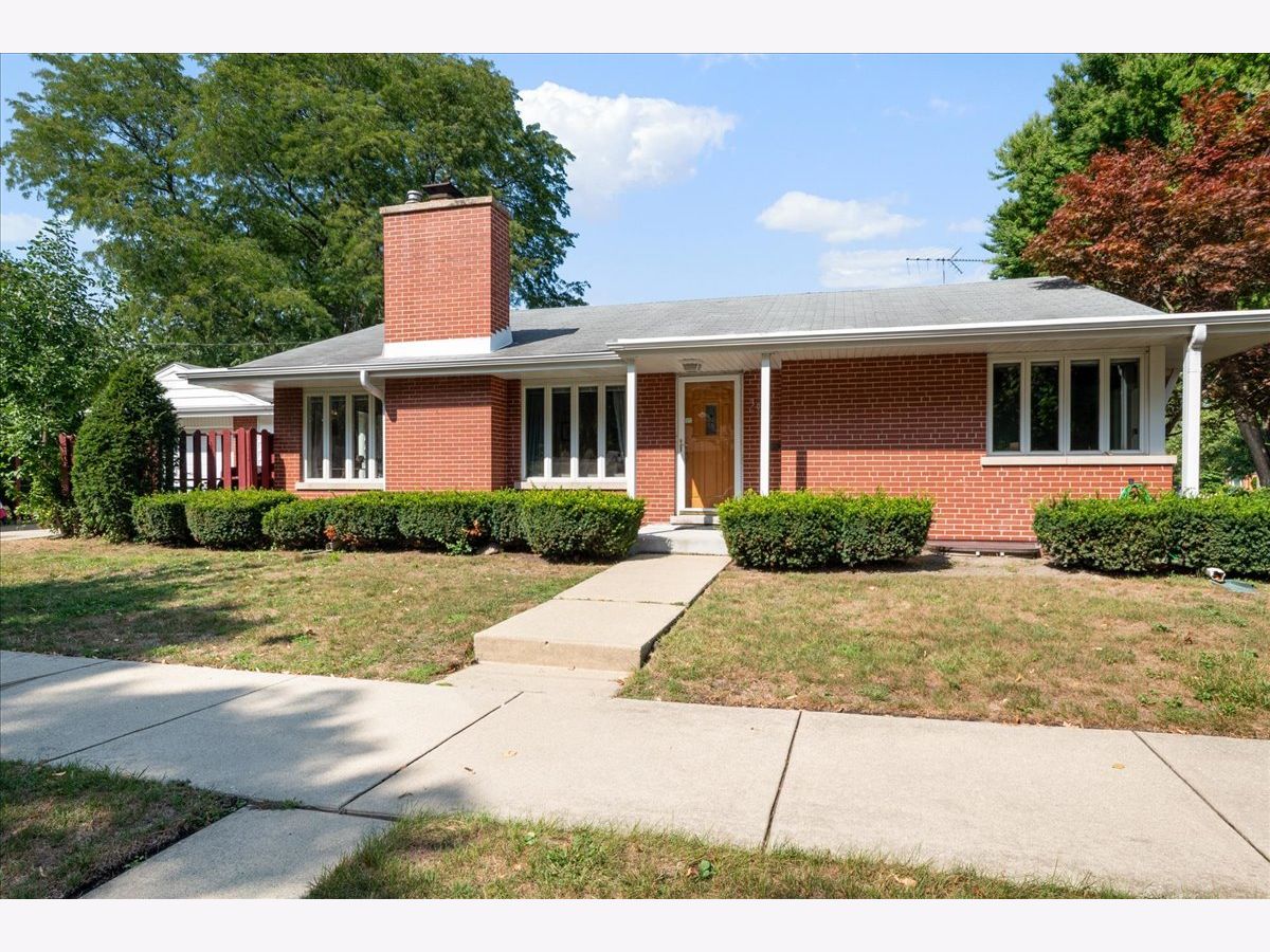 For Sale Skokie Illinois, 3902 Greenleaf Street